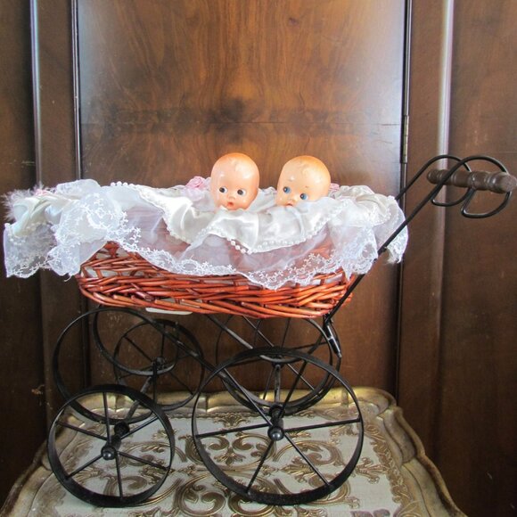 BABY DOLL BUGGY, MUSICAL VINTAGE IRON WHEELED CARRIAGE, LACY BEDLINENS in BASKET - Picture 2 of 7